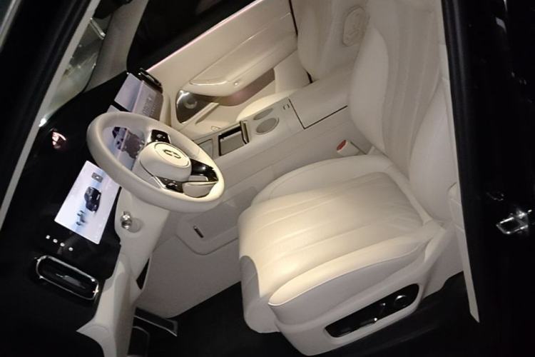 Used Hima AITO M8 2025 Extended-Range Max+ Version 53.4 kWh 6-Seater Edition Left Front Seat