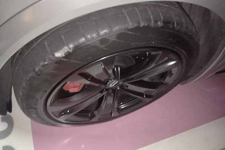 Used Hima AITO M8 2025 Extended-Range Max+ Version 53.4 kWh 6-Seater Edition Left Front Wheel Hub