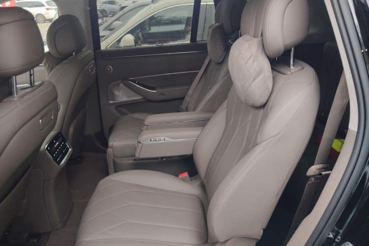 Used Hima AITO M8 2025 Model, Pure Electric Max+ Six-Seat Long-Range Version Left Rear Seat