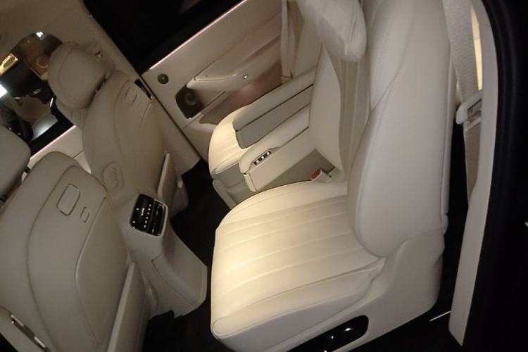 Used Hima AITO M8 2025 Extended-Range Max+ Version 53.4 kWh 6-Seater Edition Left Rear Seat