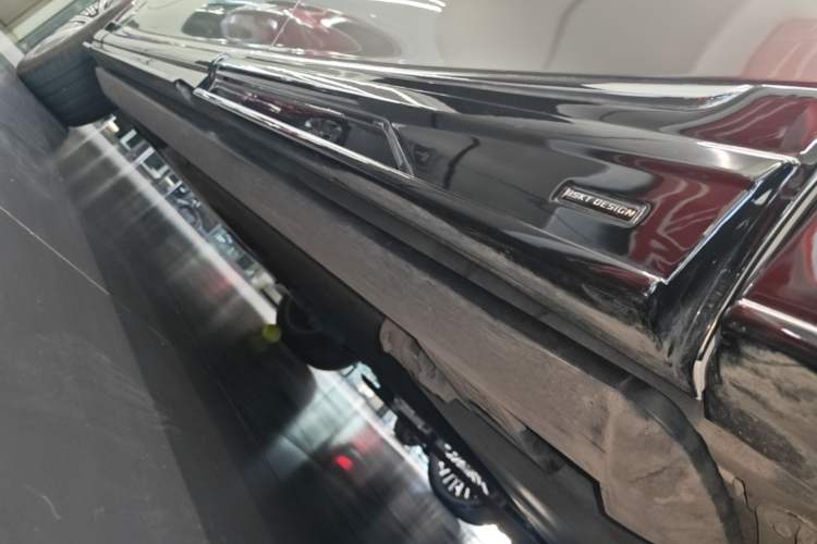 Used Hima AITO M8 2025 Extended-Range Max+ Version 53.4 kWh 5-Seater Edition Left Side Sill