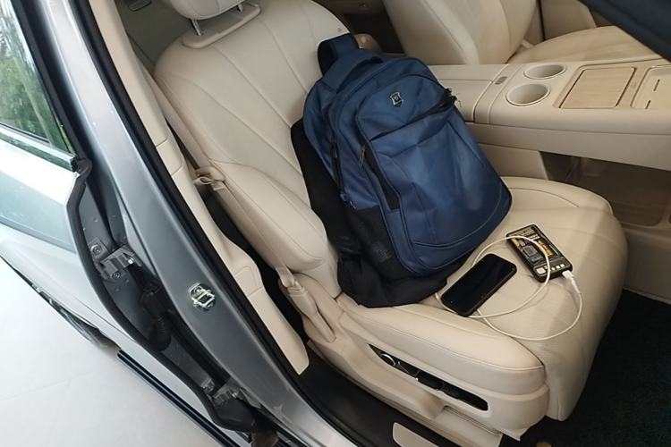 Used Hima AITO M8 2025 Extended-Range Max+ Version 53.4 kWh 5-Seater Edition Right Front Seat