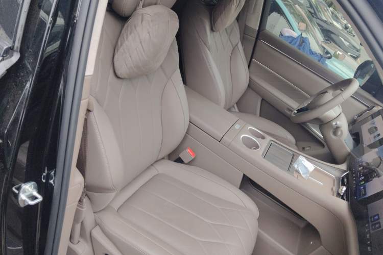 Used Hima AITO M8 2025 Model, Pure Electric Max+ Six-Seat Long-Range Version Right Front Seat