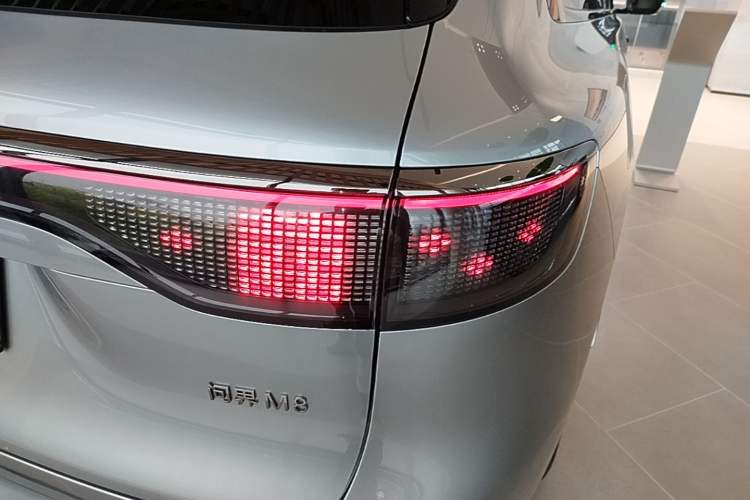Used Hima AITO M8 2025 Extended-Range Max+ Version 53.4 kWh 5-Seater Edition Right Rear Taillight