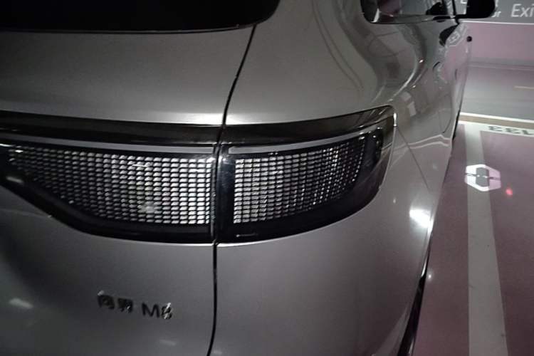 Used Hima AITO M8 2025 Extended-Range Max+ Version 53.4 kWh 6-Seater Edition Right Rear Taillight