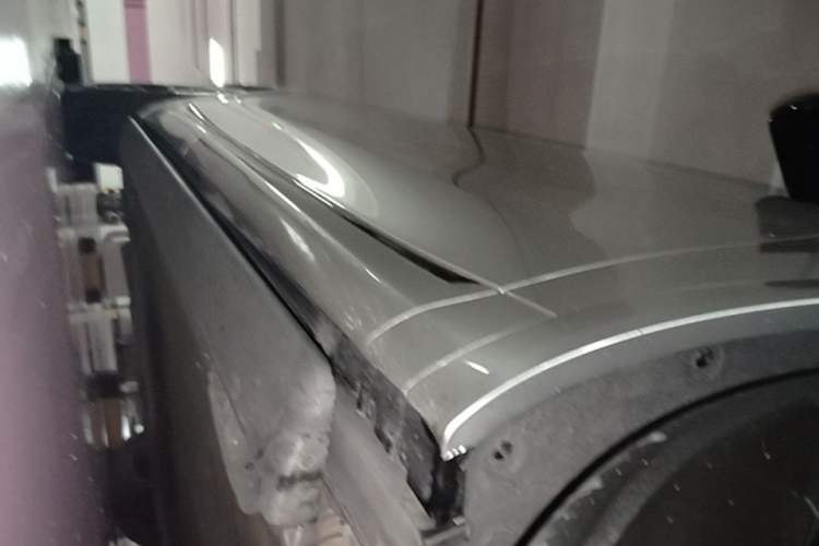 Used Hima AITO M8 2025 Extended-Range Max+ Version 53.4 kWh 6-Seater Edition Right Side Sill