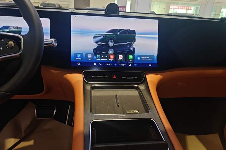 Used Hima AITO M8 2025 Extended-Range Ultra Version 53.4 kWh 6-Seater Edition Audio And AC Panel
