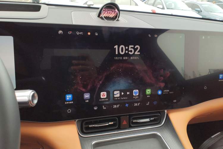 Used Hima AITO M8 2025 Extended-Range Ultra Version 53.4 kWh 6-Seater Edition Audio And AC Panel