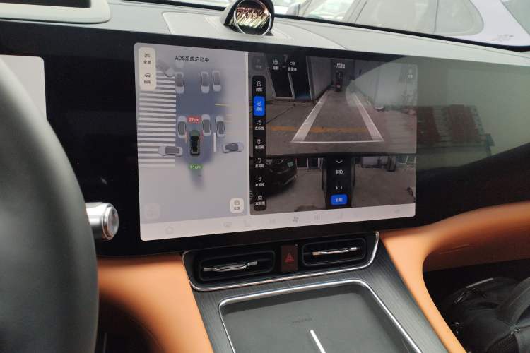 Used Hima AITO M8 2025 Extended-Range Ultra Version 53.4 kWh 6-Seater Edition Audio And AC Panel