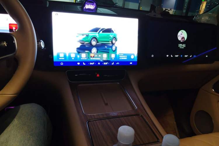 Used Hima AITO M8 2025 Extended-Range Max+ Version 53.4 kWh 6-Seater Edition Audio And AC Panel
