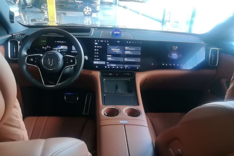 Used Hima AITO M8 2025 Extended-Range Ultra Version 53.4 kWh 6-Seater Edition Center Console