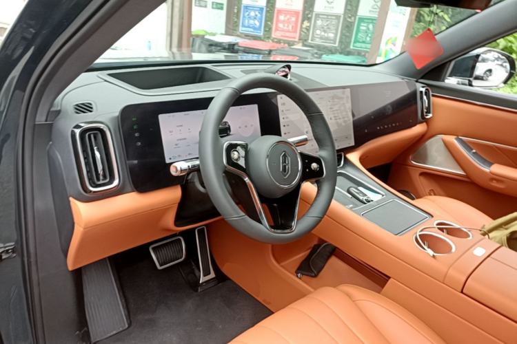 Used Hima AITO M8 2025 Extended-Range Ultra Version 53.4 kWh 6-Seater Edition Center Console