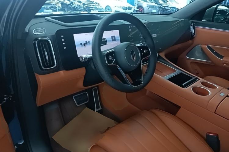 Used Hima AITO M8 2025 Extended-Range Max+ Version 53.4 kWh 5-Seater Edition Center Console
