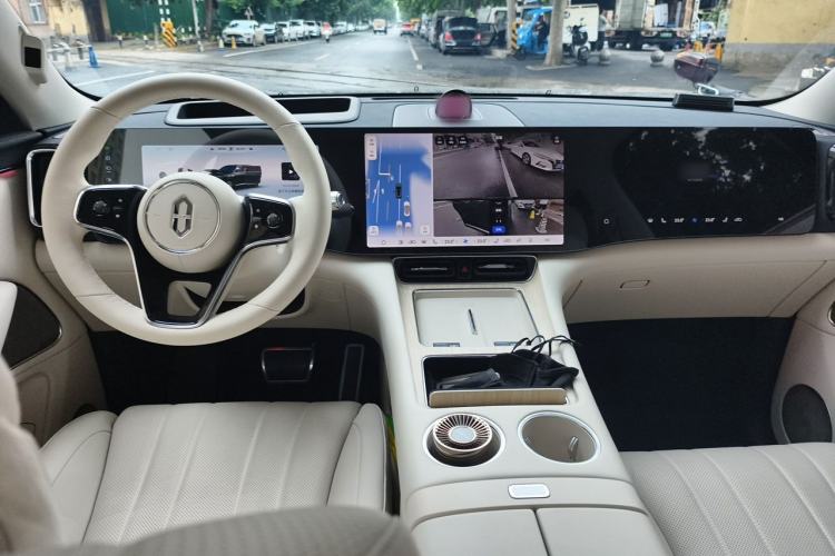 Used Hima AITO M8 2025 Extended-Range Max+ Version 53.4 kWh 5-Seater Edition Center Console