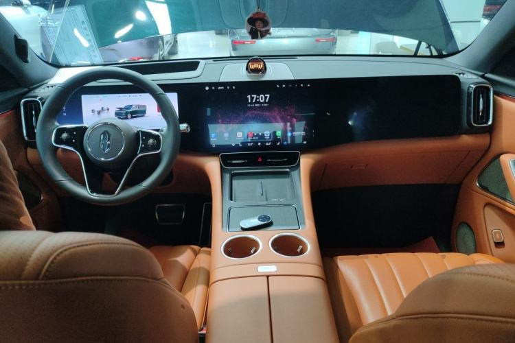 Used Hima AITO M8 2025 Extended-Range Ultra Version 53.4 kWh 6-Seater Edition Center Console