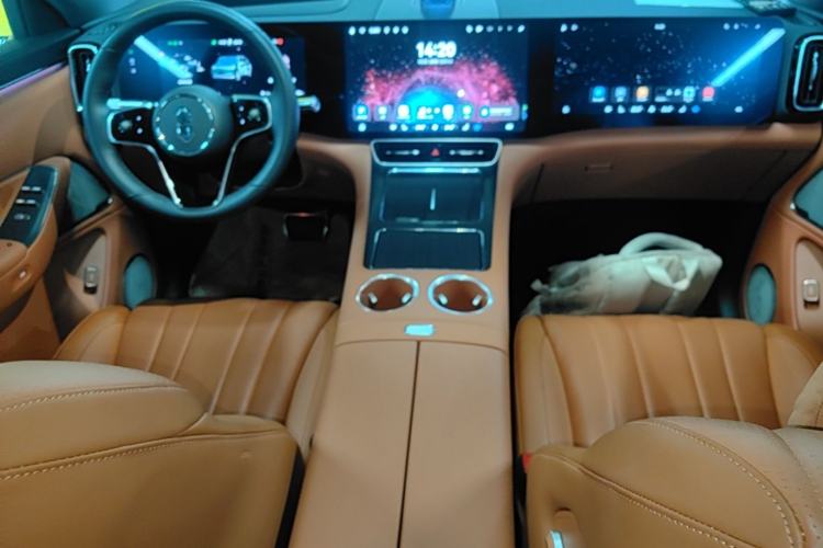 Used Hima AITO M8 2025 Extended-Range Ultra Version 53.4 kWh 6-Seater Edition Center Console