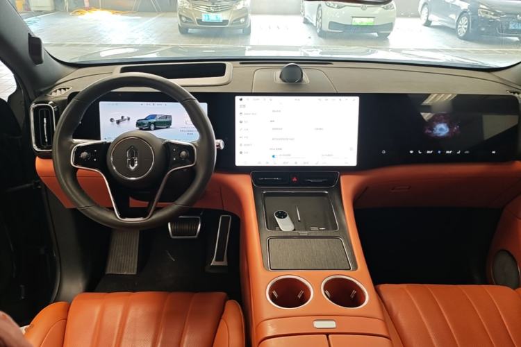 Used Hima AITO M8 2025 Extended-Range Ultra Version 53.4 kWh 6-Seater Edition Center Console