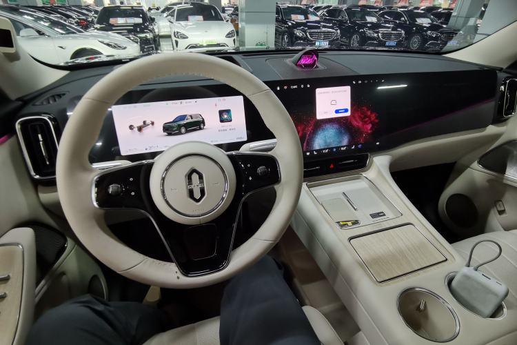 Used Hima AITO M8 2025 Extended-Range Max+ Version 53.4 kWh 5-Seater Edition Center Console