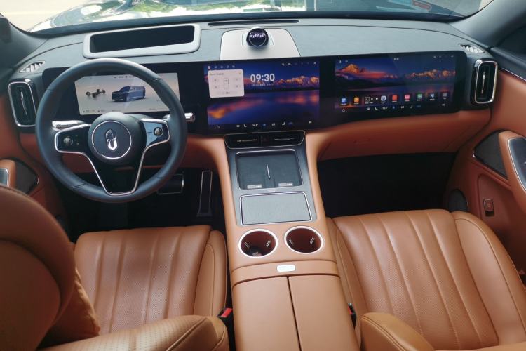 Used Hima AITO M8 2025 Extended-Range Ultra Version 53.4 kWh 6-Seater Edition Center Console