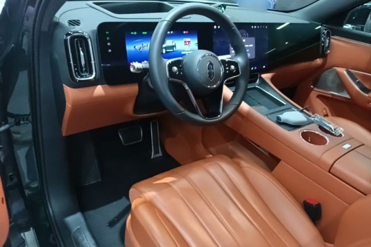 Used Hima AITO M8 2025 Extended-Range Ultra Version 53.4 kWh 6-Seater Edition Center Console
