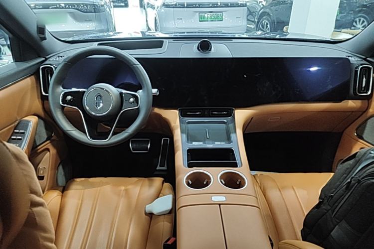 Used Hima AITO M8 2025 Extended-Range Ultra Version 53.4 kWh 6-Seater Edition Center Console