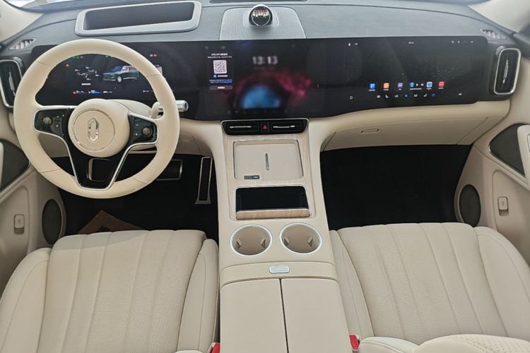 Used Hima AITO M8 2025 Extended-Range Ultra Version 53.4 kWh 6-Seater Edition Center Console