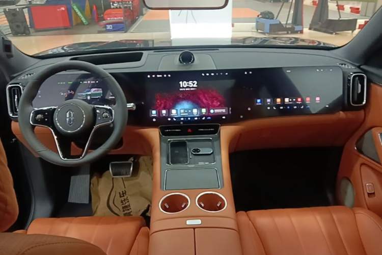 Used Hima AITO M8 2025 Extended-Range Max+ Version 53.4 kWh 5-Seater Edition Center Console
