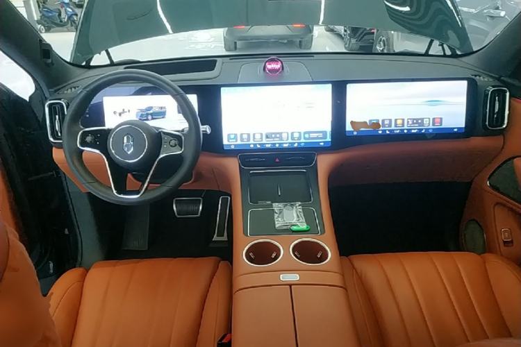 Used Hima AITO M8 2025 Extended-Range Ultra Version 53.4 kWh 6-Seater Edition Center Console