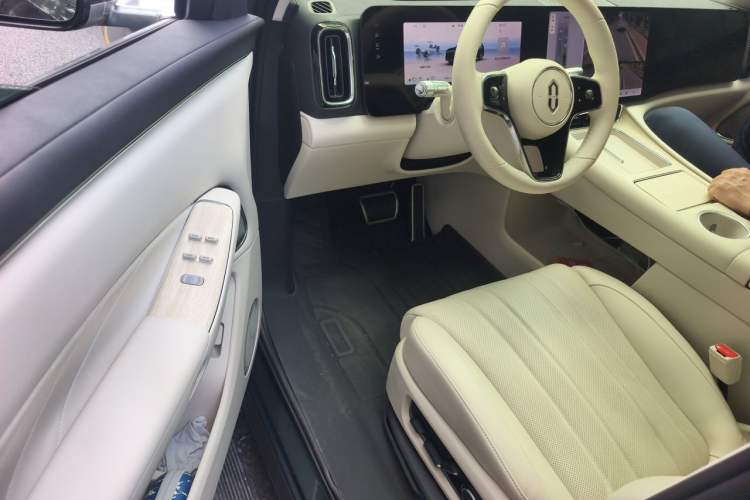 Used Hima AITO M8 2025 Extended-Range Max+ Version 53.4 kWh 6-Seater Edition Driver Seat