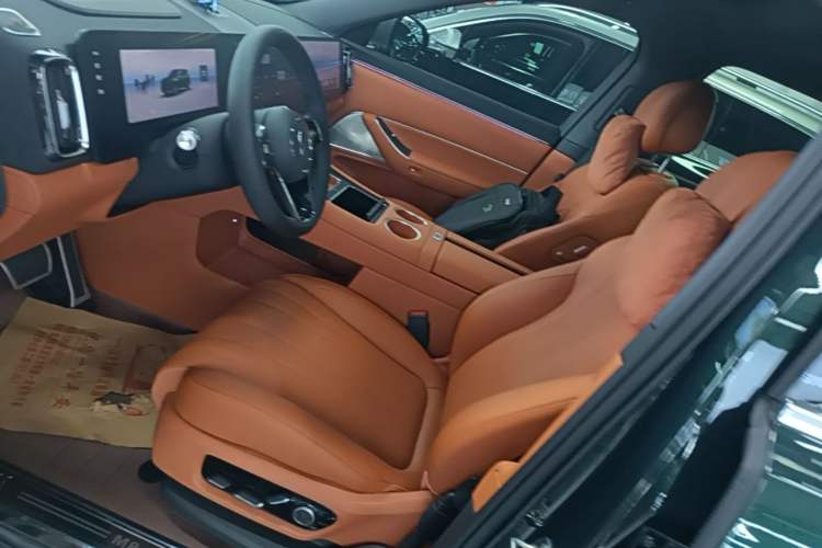 Used Hima AITO M8 2025 Extended-Range Max+ Version 53.4 kWh 5-Seater Edition Driver Seat