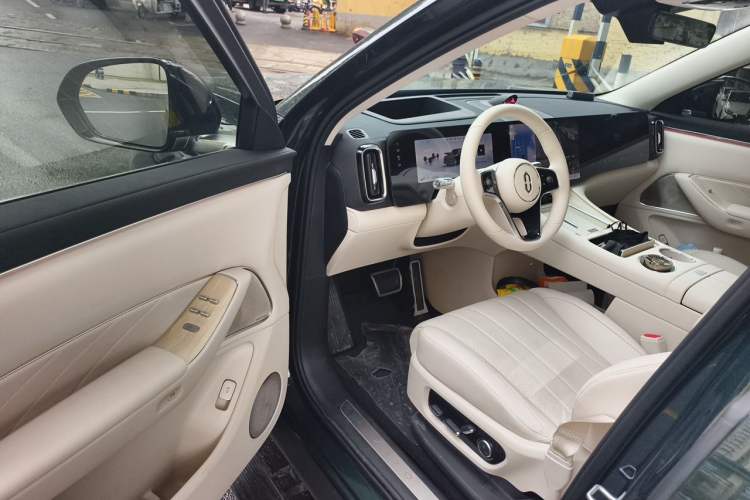 Used Hima AITO M8 2025 Extended-Range Max+ Version 53.4 kWh 5-Seater Edition Driver Seat
