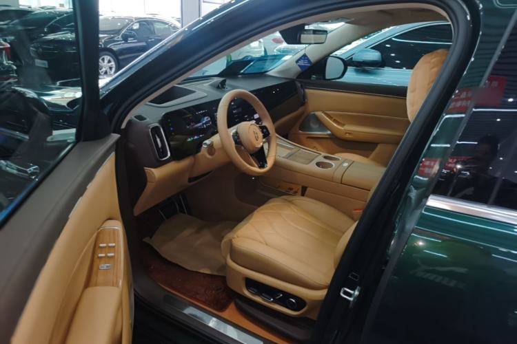 Used Hima AITO M8 2025 Extended-Range Max+ Version 53.4 kWh 5-Seater Edition Driver Seat