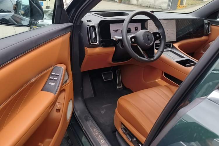 Used Hima AITO M8 2025 Extended-Range Ultra Version 53.4 kWh 6-Seater Edition Driver Seat