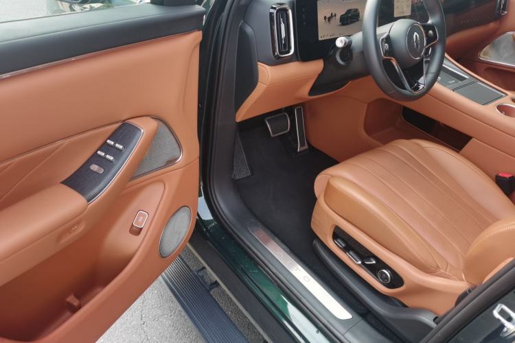 Used Hima AITO M8 2025 Extended-Range Ultra Version 53.4 kWh 6-Seater Edition Driver Seat
