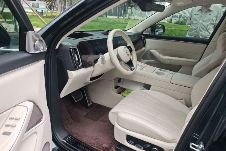 Used Hima AITO M8 2025 Extended-Range Ultra Version 53.4 kWh 6-Seater Edition Driver Seat