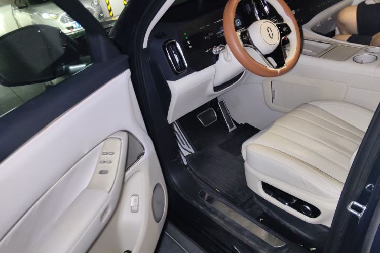 Used Hima AITO M8 2025 Extended-Range Max Version 37 kWh 5-Seater Driver Seat