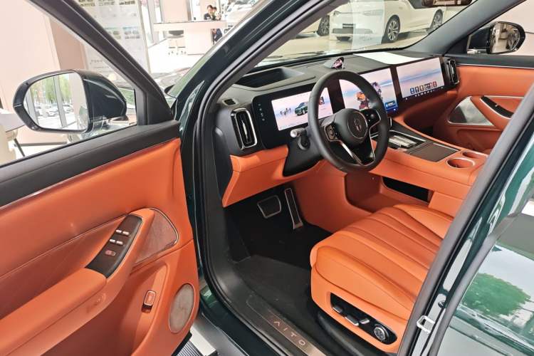 Used Hima AITO M8 2025 Extended-Range Ultra Version 53.4 kWh 6-Seater Edition Driver Seat