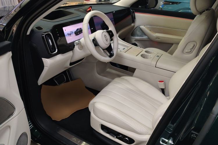 Used Hima AITO M8 2025 Extended-Range Max+ Version 53.4 kWh 5-Seater Edition Driver Seat