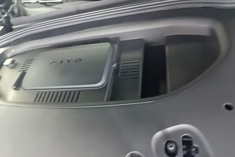 Used Hima AITO M8 2025 Extended-Range Max+ Version 53.4 kWh 5-Seater Edition Engine Bay