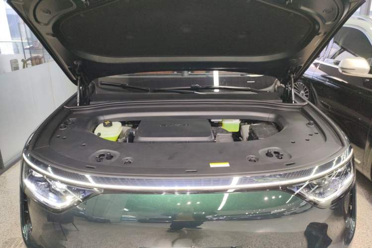 Used Hima AITO M8 2025 Extended-Range Ultra Version 53.4 kWh 6-Seater Edition Engine Bay