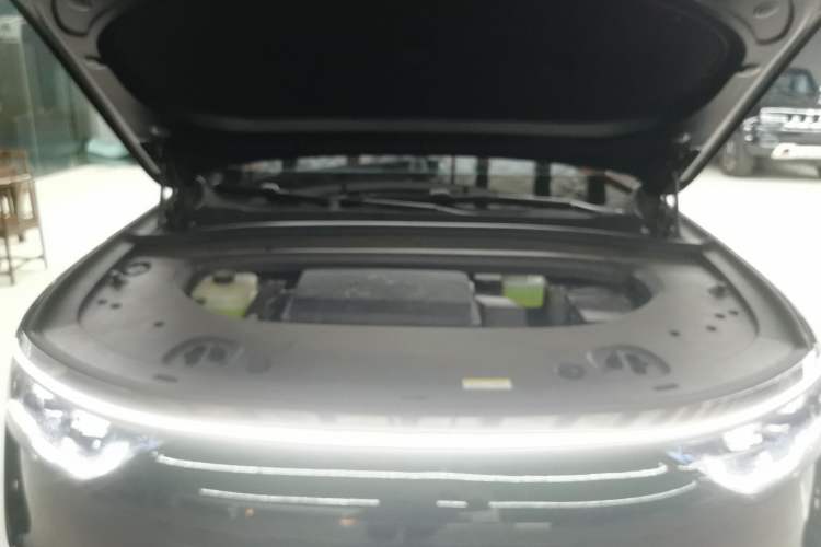 Used Hima AITO M8 2025 Extended-Range Max+ Version 53.4 kWh 6-Seater Edition Engine Bay