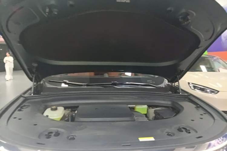 Used Hima AITO M8 2025 Extended-Range Ultra Version 53.4 kWh 6-Seater Edition Engine Bay
