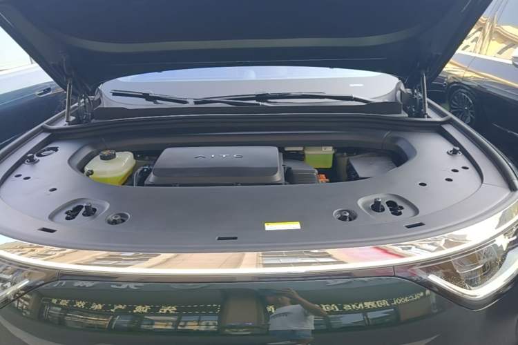 Used Hima AITO M8 2025 Extended-Range Ultra Version 53.4 kWh 6-Seater Edition Engine Bay