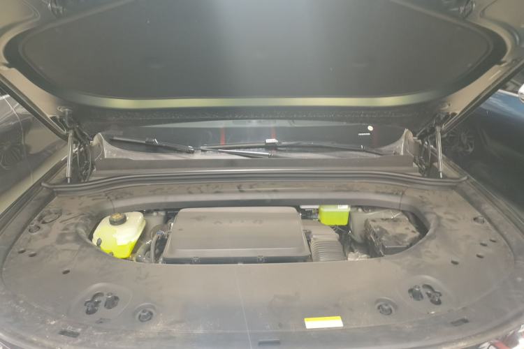 Used Hima AITO M8  Engine Bay