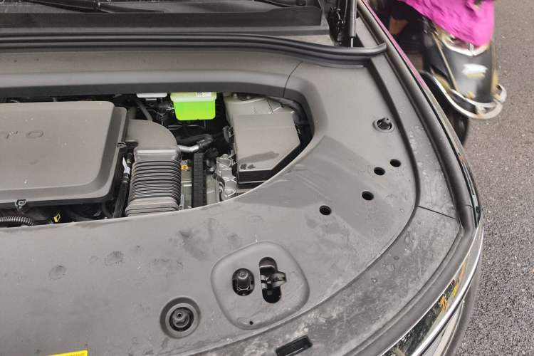 Used Hima AITO M8 2025 Extended-Range Max+ Version 53.4 kWh 5-Seater Edition Engine Bay Left