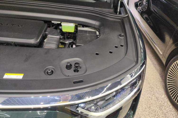 Used Hima AITO M8 2025 Extended-Range Ultra Version 53.4 kWh 6-Seater Edition Engine Bay Left