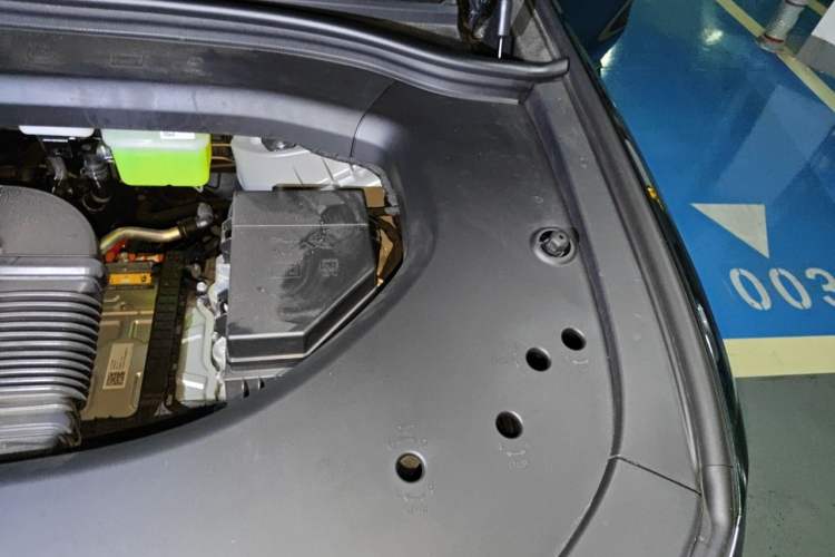 Used Hima AITO M8 2025 Extended-Range Max+ Version 53.4 kWh 6-Seater Edition Engine Bay Left