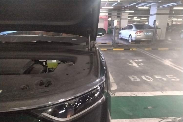 Used Hima AITO M8 2025 Extended-Range Max Version 37 kWh 5-Seater Engine Bay Left