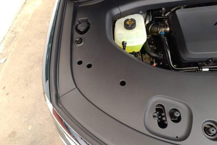 Used Hima AITO M8 2025 Extended-Range Max+ Version 53.4 kWh 6-Seater Edition Engine Bay Right