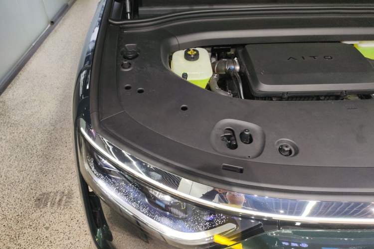 Used Hima AITO M8 2025 Extended-Range Ultra Version 53.4 kWh 6-Seater Edition Engine Bay Right